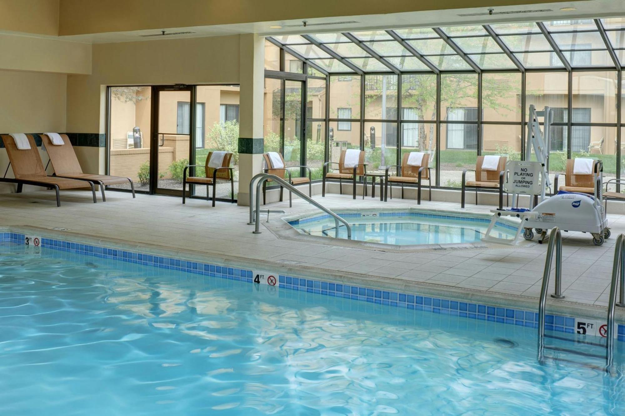 Courtyard By Marriott Indianapolis Airport Hotel Eksteriør billede