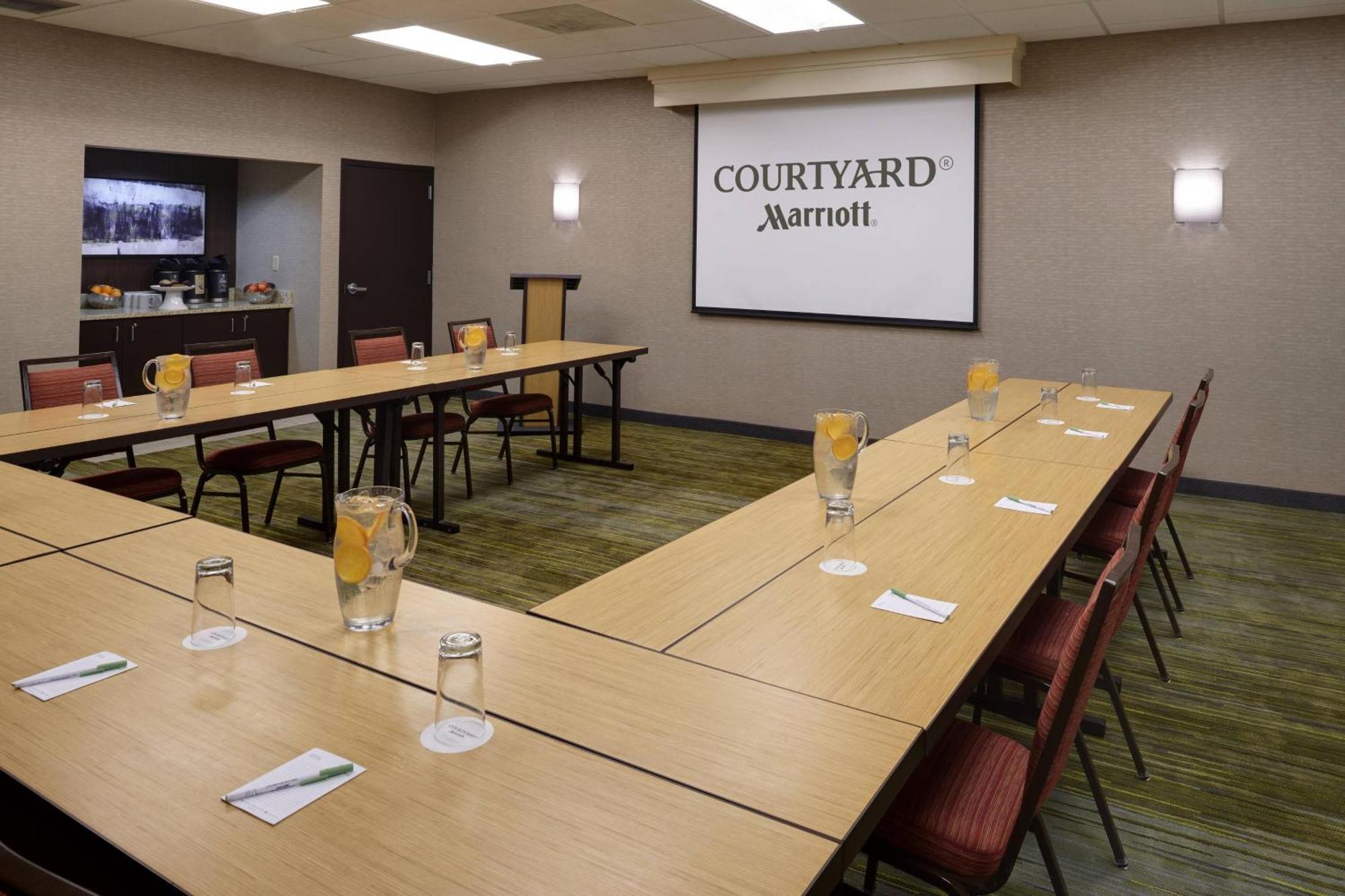 Courtyard By Marriott Indianapolis Airport Hotel Eksteriør billede
