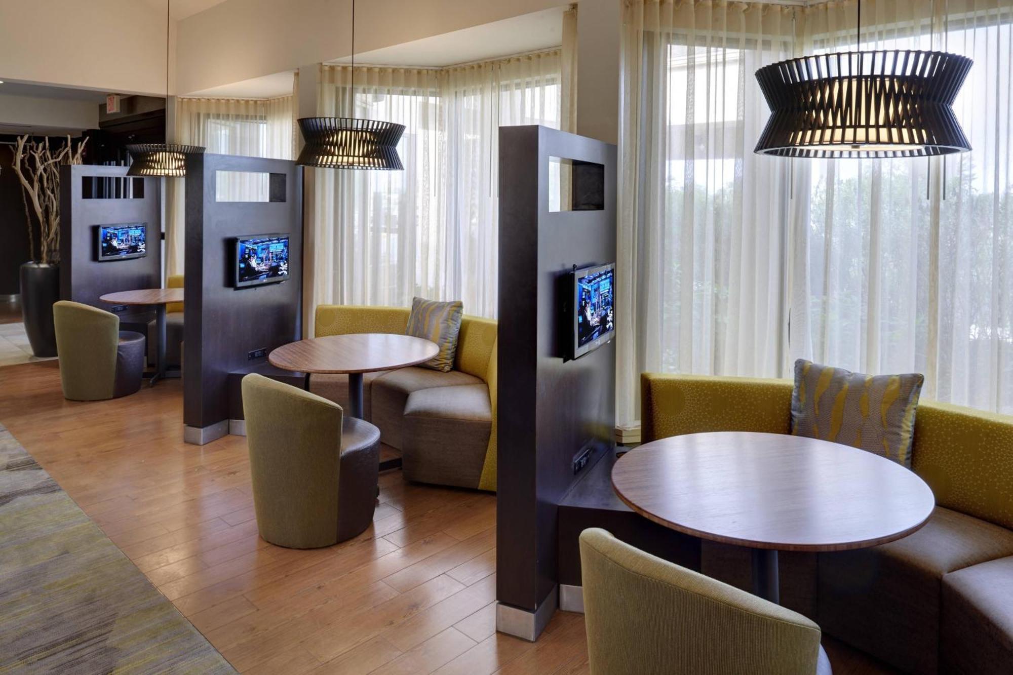 Courtyard By Marriott Indianapolis Airport Hotel Eksteriør billede
