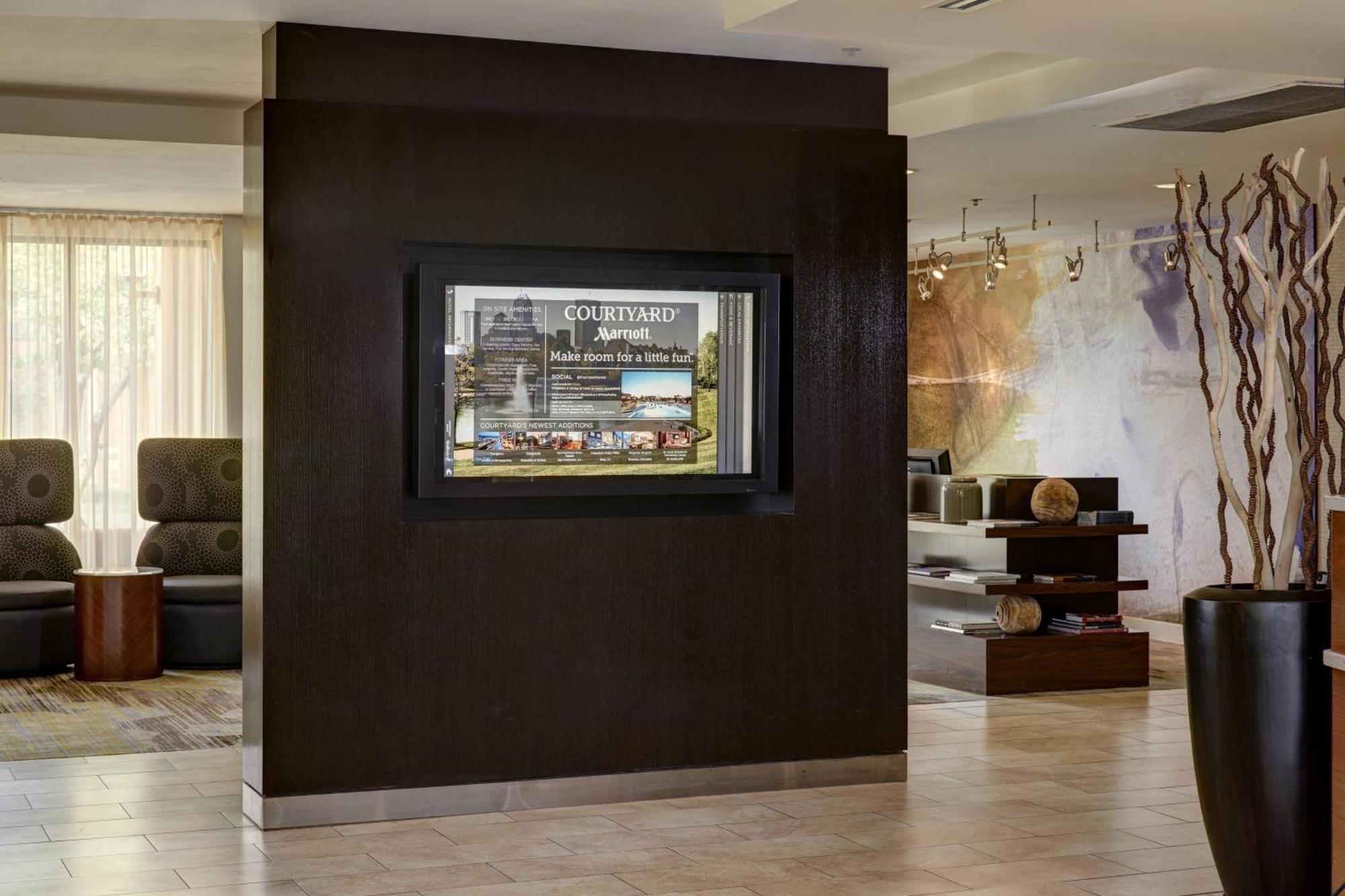 Courtyard By Marriott Indianapolis Airport Hotel Eksteriør billede