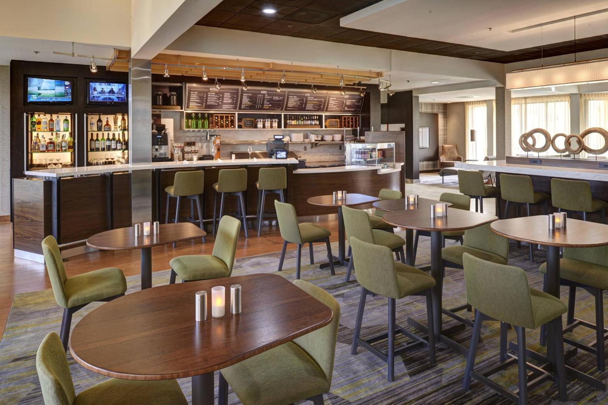 Courtyard By Marriott Indianapolis Airport Hotel Eksteriør billede