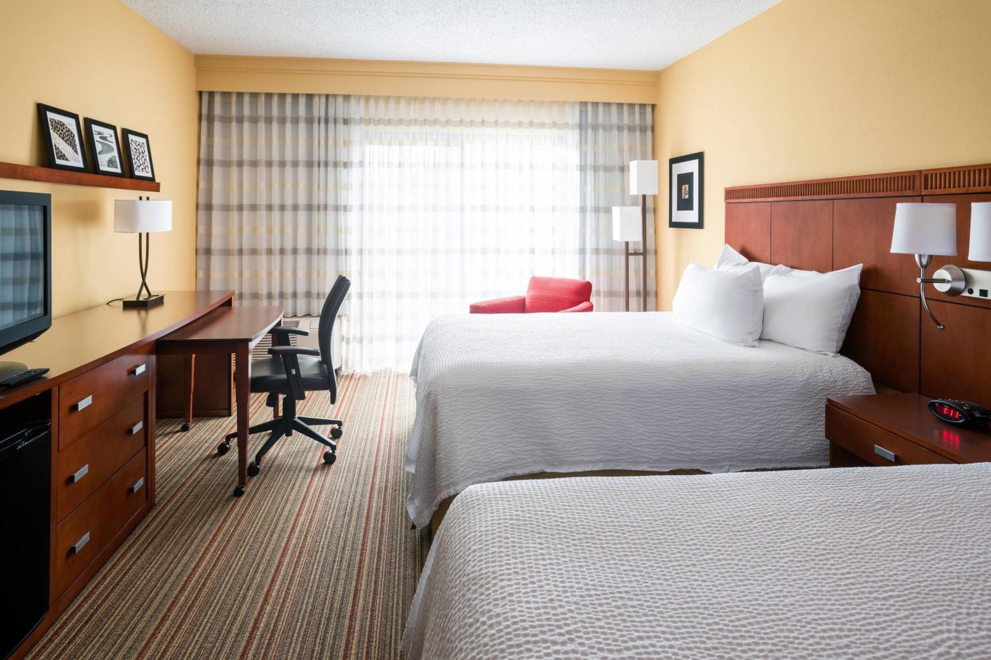 Courtyard By Marriott Indianapolis Airport Hotel Eksteriør billede