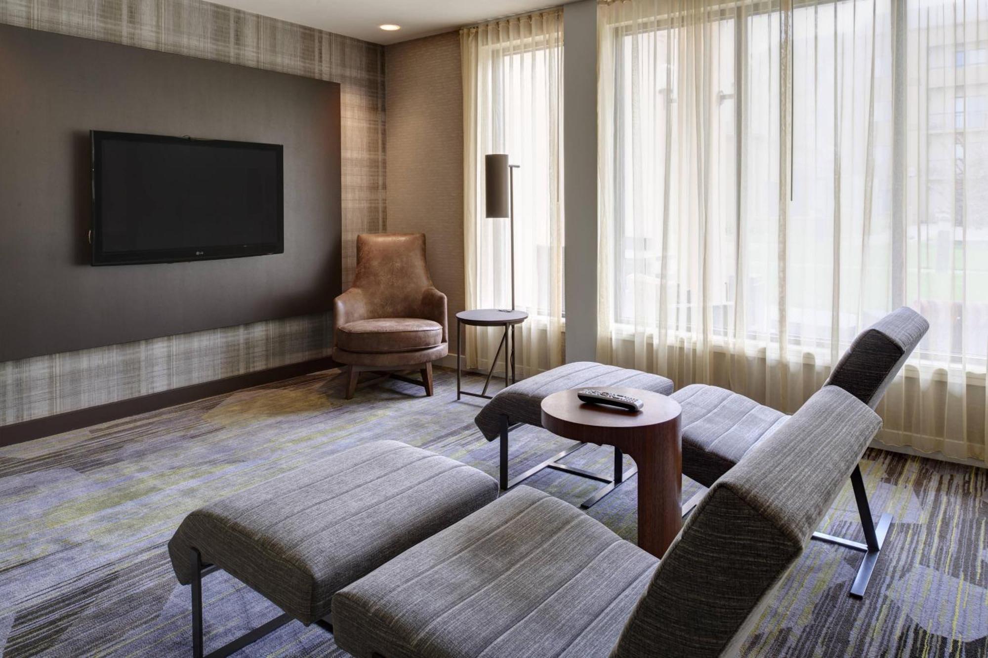 Courtyard By Marriott Indianapolis Airport Hotel Eksteriør billede