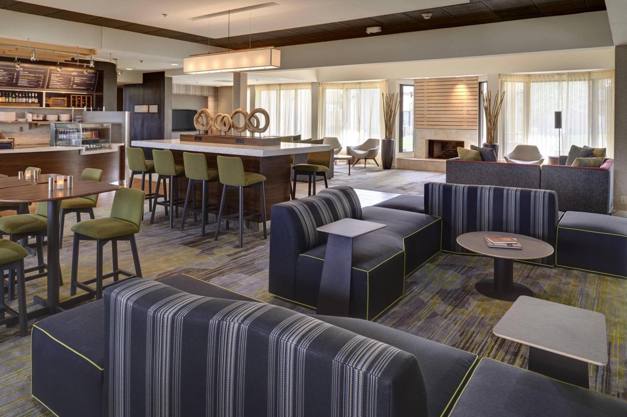 Courtyard By Marriott Indianapolis Airport Hotel Eksteriør billede