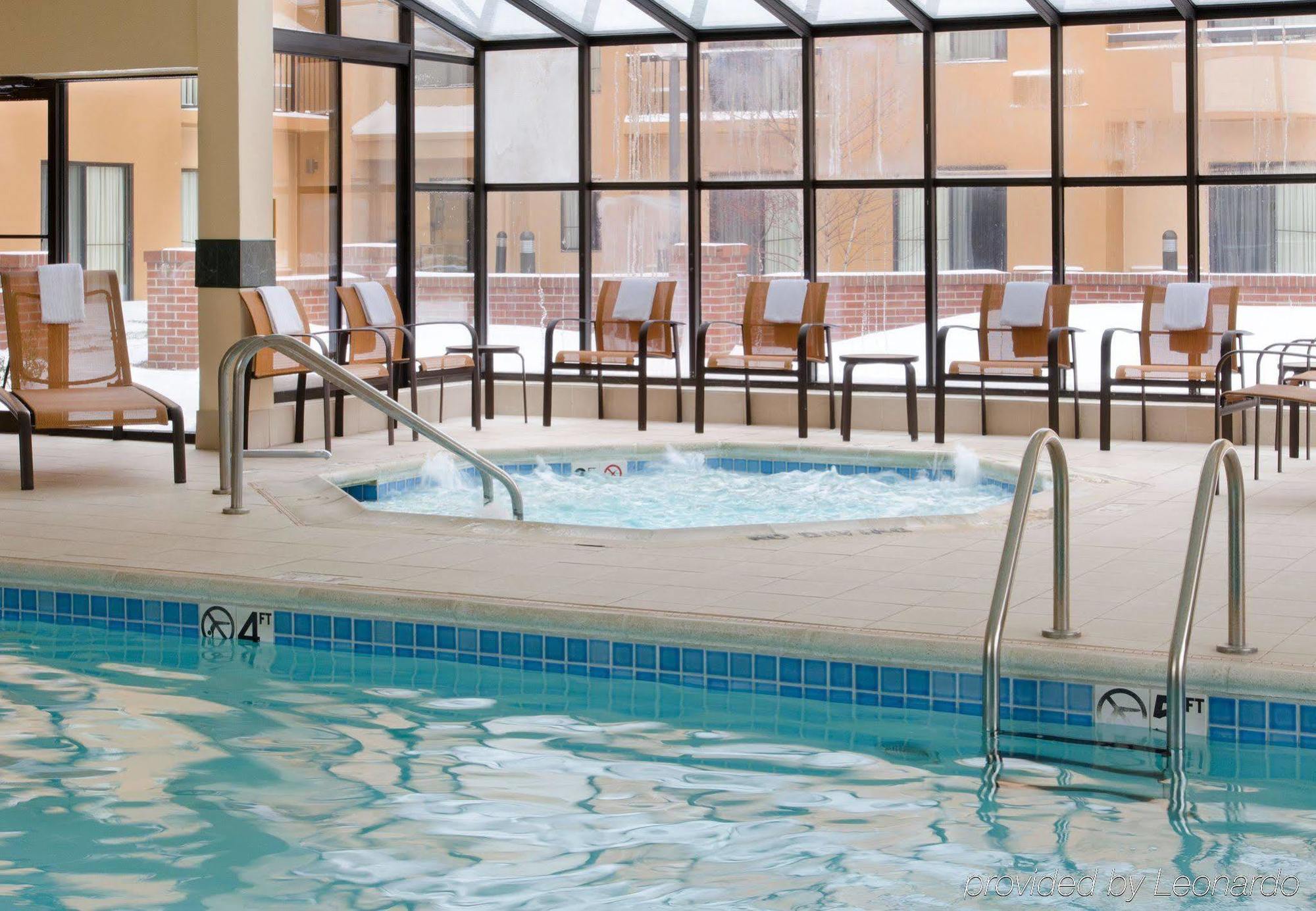 Courtyard By Marriott Indianapolis Airport Hotel Eksteriør billede